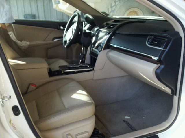 4T1BK1FK6CU514395 - 2012 TOYOTA CAMRY SE WHITE photo 5