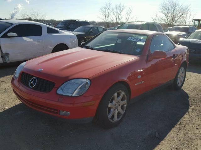 WDBKK47F6YF160699 - 2000 MERCEDES-BENZ SLK 230 KO RED photo 2