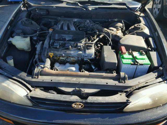 4T1BF12K6TU870713 - 1996 TOYOTA CAMRY LE შავი ფოტო 7