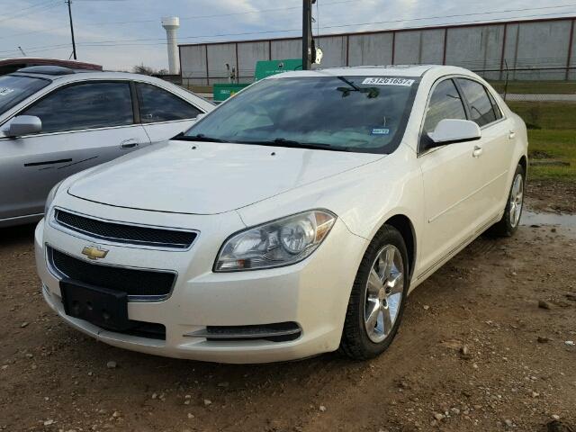 1G1ZD5EB2AF257493 - 2010 CHEVROLET MALIBU 2LT WHITE photo 2