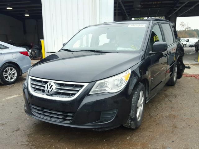 2V4RW5DG5BR658485 - 2011 VOLKSWAGEN ROUTAN SEL BLACK photo 2