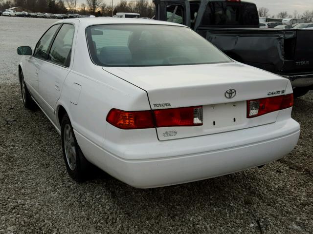 JT2BG22K7Y0395605 - 2000 TOYOTA CAMRY CE WHITE photo 3