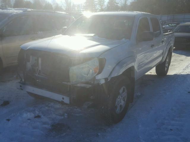 5TELU42N28Z517829 - 2008 TOYOTA TACOMA DOU SILVER photo 2