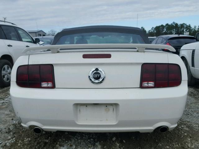 1ZVFT85H475321192 - 2007 FORD MUSTANG GT WHITE photo 9