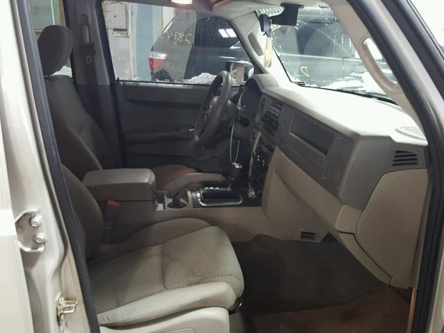 1J8HG48K27C663843 - 2007 JEEP COMMANDER TAN photo 5