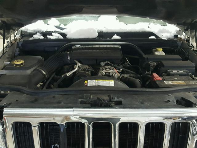 1J8HG48K27C663843 - 2007 JEEP COMMANDER TAN photo 7