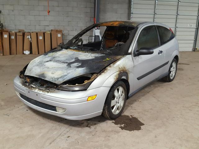 3FAFP31341R205683 - 2001 FORD FOCUS ZX3 SILVER photo 2