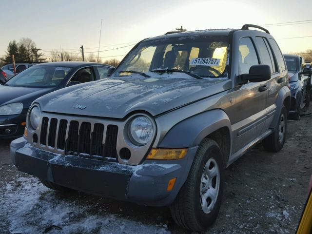 1J4GL48K45W676324 - 2005 JEEP LIBERTY SP GREEN photo 2