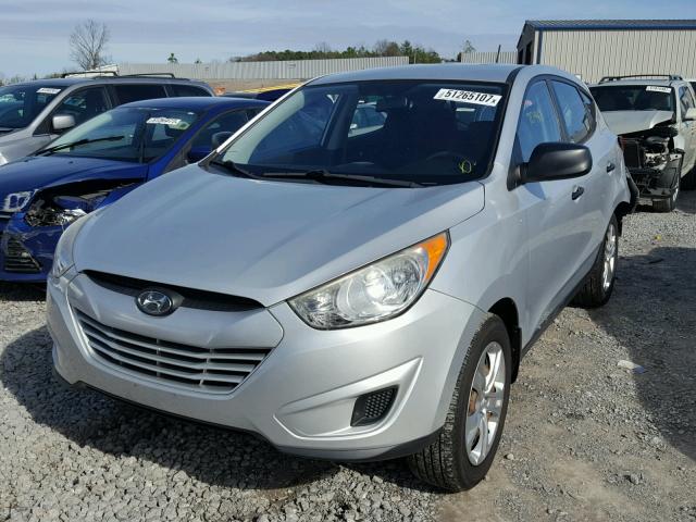 KM8JT3AB7BU150336 - 2011 HYUNDAI TUCSON GL SILVER photo 2