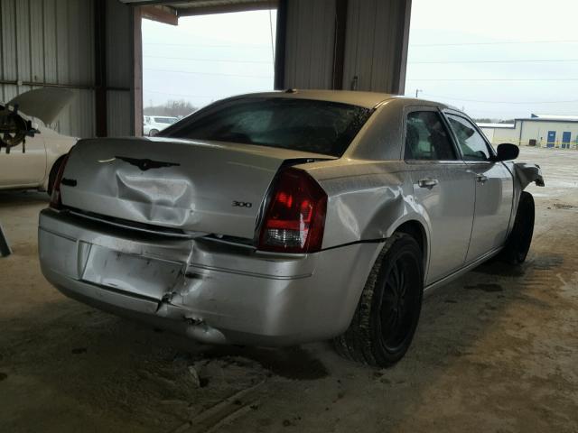 2C3KA43R47H804688 - 2007 CHRYSLER 300 SILVER photo 4