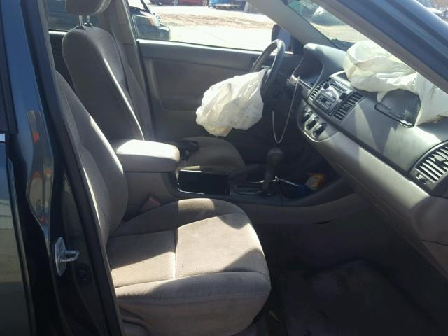 4T1BE32KX2U547553 - 2002 TOYOTA CAMRY LE GREEN photo 5