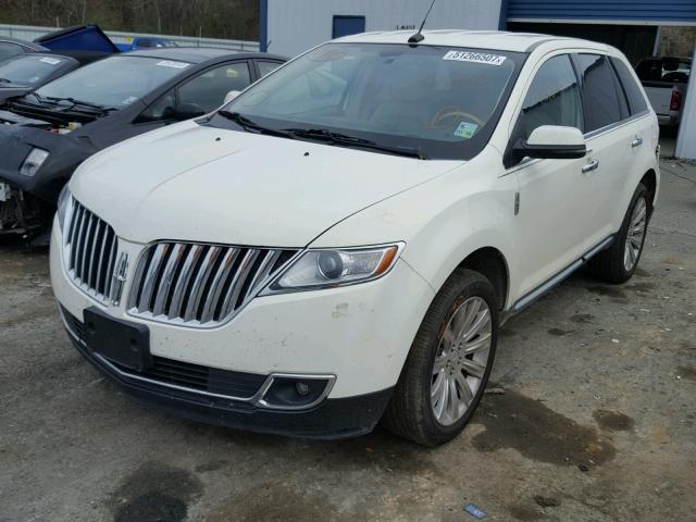 2LMDJ6JK0CBL16440 - 2012 LINCOLN MKX CREAM photo 2