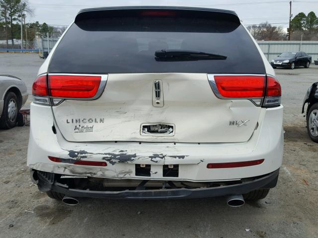 2LMDJ6JK0CBL16440 - 2012 LINCOLN MKX CREAM photo 9