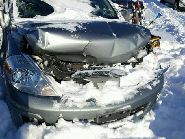 3N1BC13E79L392409 - 2009 NISSAN VERSA S GRAY photo 9