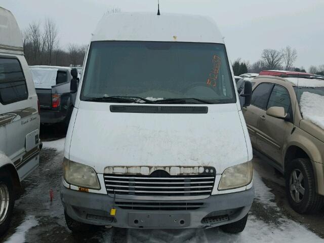 WD2YD741525394411 - 2002 FREIGHTLINER SPRINTER 2 WHITE photo 9