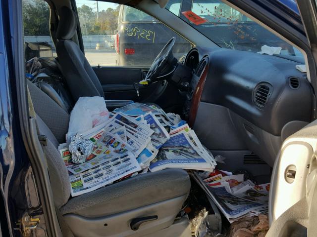 1A4GP45R26B671427 - 2006 CHRYSLER TOWN & COU BLUE photo 5