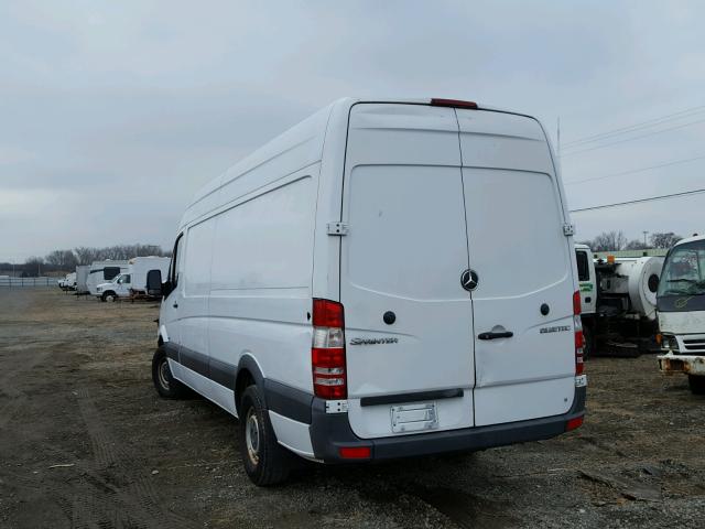 WD3PE8CC9B5504566 - 2011 MERCEDES-BENZ SPRINTER 2 WHITE photo 3