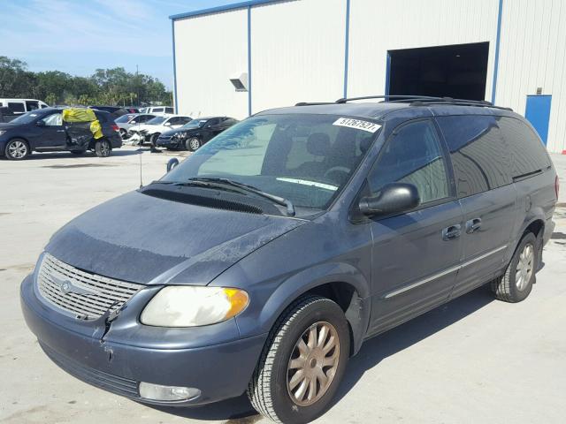 2C8GP54L52R613492 - 2002 CHRYSLER TOWN & COU BLUE photo 2