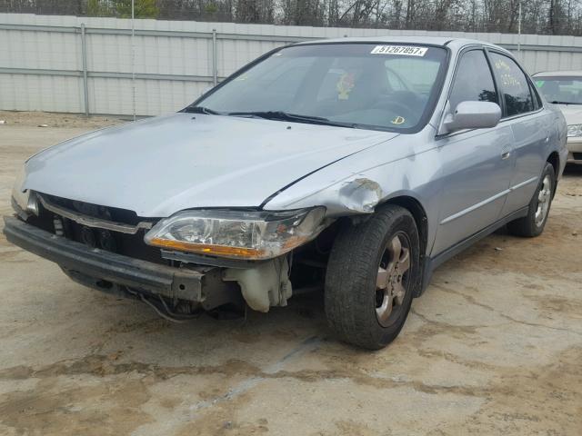 1HGCG5646WA266837 - 1998 HONDA ACCORD LX SILVER photo 2