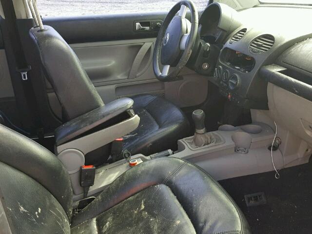 3VWDC21C61M413016 - 2001 VOLKSWAGEN NEW BEETLE 黑色 照片 5