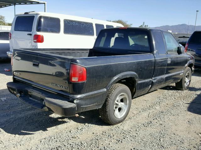 1GCCS19W328212934 - 2002 CHEVROLET S TRUCK S1 BLACK photo 4