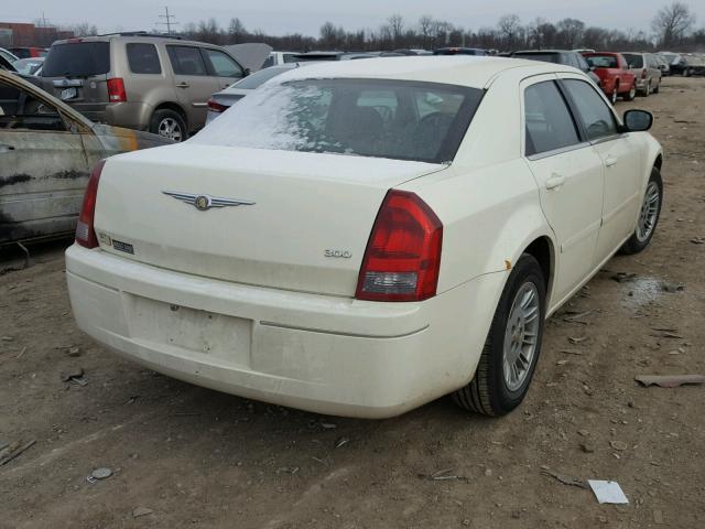 2C3LA43R96H294146 - 2006 CHRYSLER 300 WHITE photo 4