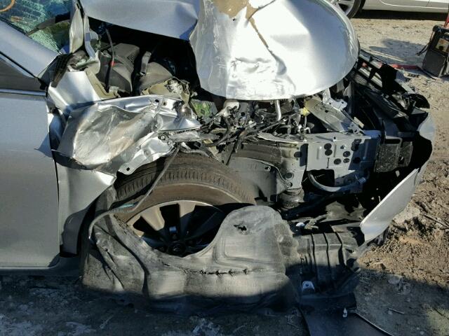 4T1BF1FK0GU605527 - 2016 TOYOTA CAMRY LE SILVER photo 9