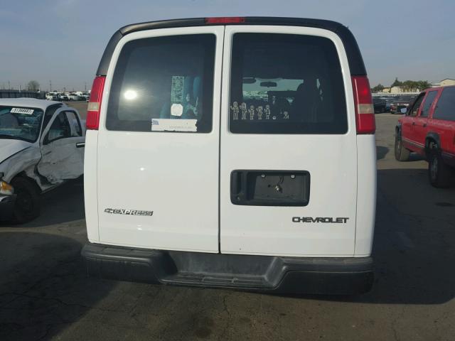 1GCGG25V851258651 - 2005 CHEVROLET EXPRESS G2 WHITE photo 9