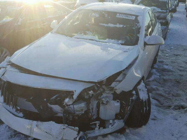 2G4GL5EX8H9196923 - 2017 BUICK REGAL SPOR WHITE photo 2