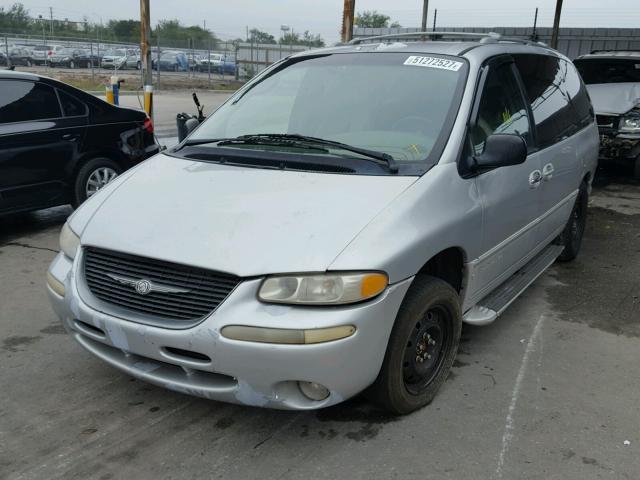 1C4GP64L5YB628542 - 2000 CHRYSLER TOWN & COU SILVER photo 2
