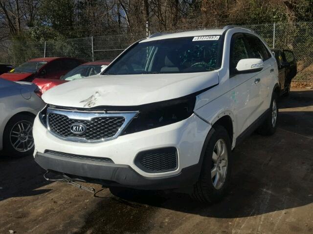 5XYKT4A29CG297081 - 2012 KIA SORENTO BA WHITE photo 2