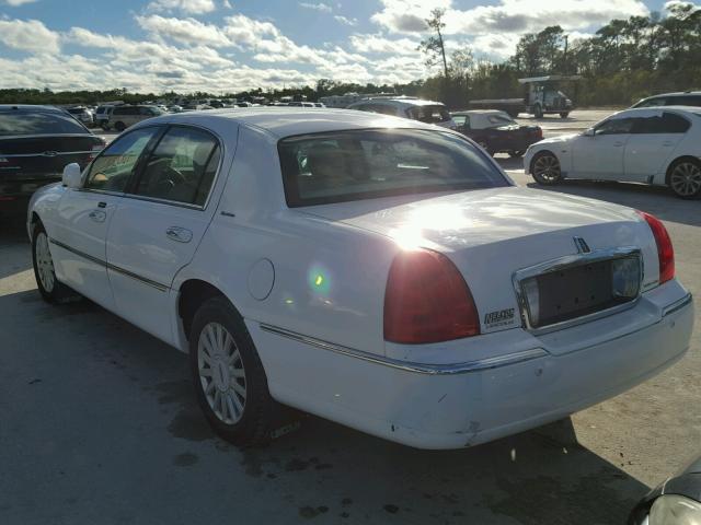 1LNHM81W75Y622964 - 2005 LINCOLN TOWN CAR S WHITE photo 3