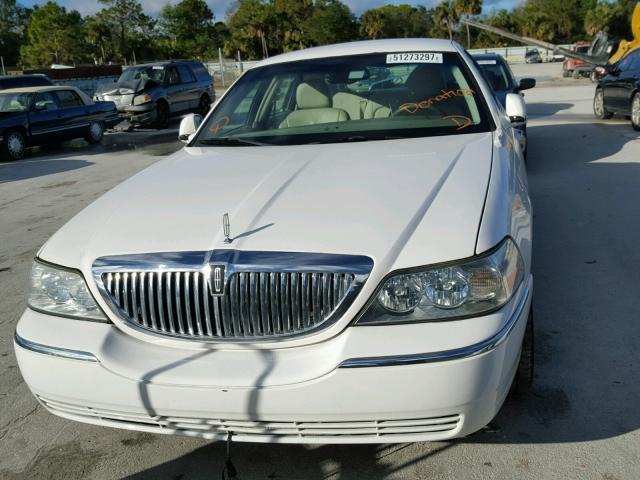 1LNHM81W75Y622964 - 2005 LINCOLN TOWN CAR S WHITE photo 9