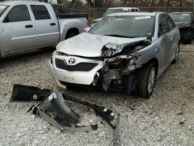 4T1BF3EK3BU135290 - 2011 TOYOTA CAMRY BASE SILVER photo 2