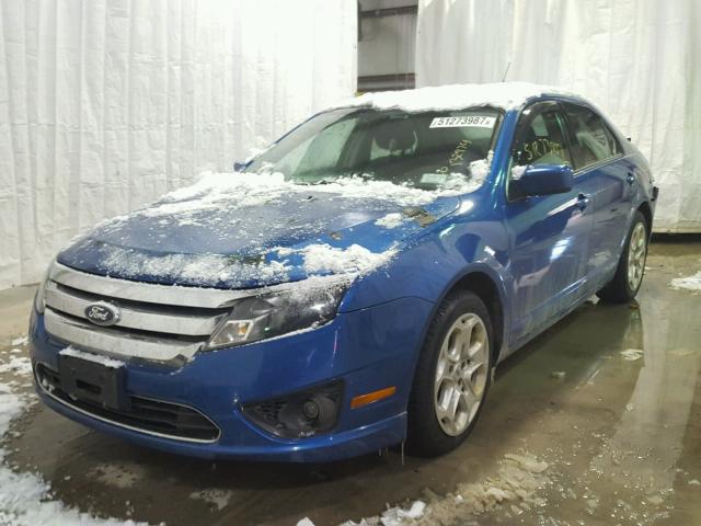 3FAHP0HGXBR168317 - 2011 FORD FUSION SE BLUE photo 2