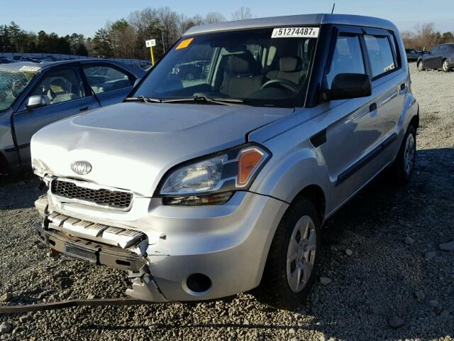 KNDJT2A10A7028114 - 2010 KIA SOUL SILVER photo 2