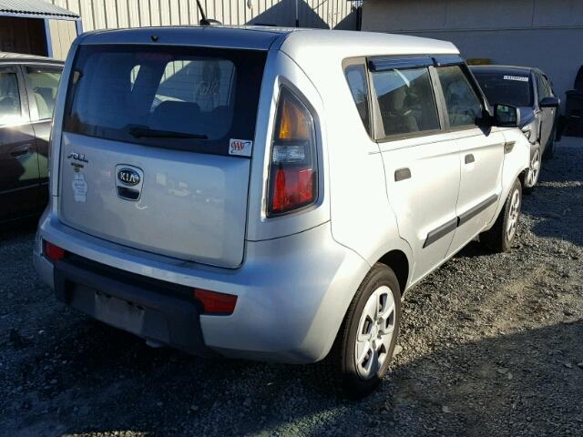 KNDJT2A10A7028114 - 2010 KIA SOUL SILVER photo 4