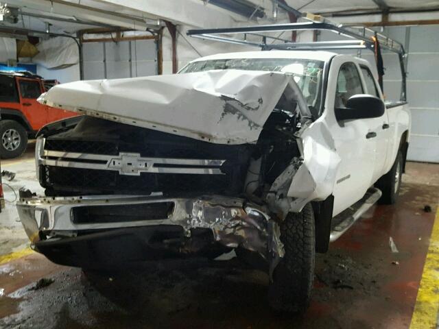 1GC1KVCG9BF260546 - 2011 CHEVROLET SILVERADO WHITE photo 2