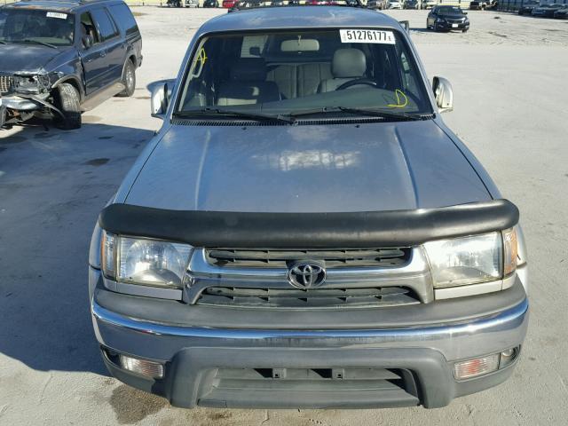 JT3GN86R120239133 - 2002 TOYOTA 4RUNNER SR SILVER photo 9