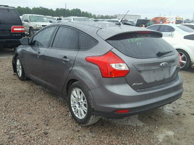 1FAHP3K25CL185735 - 2012 FORD FOCUS SE GRAY photo 3