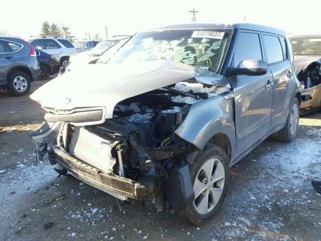 KNDJN2A29F7200036 - 2015 KIA SOUL GRAY photo 2