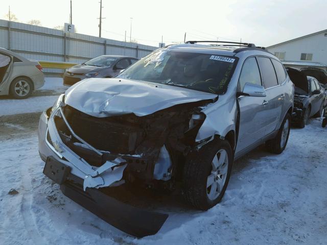 1GNKVLED0BJ249992 - 2011 CHEVROLET TRAVERSE L SILVER photo 2