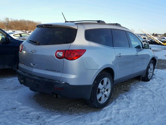 1GNKVLED0BJ249992 - 2011 CHEVROLET TRAVERSE L SILVER photo 4