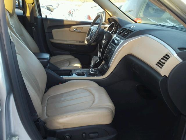 1GNKVLED0BJ249992 - 2011 CHEVROLET TRAVERSE L SILVER photo 5