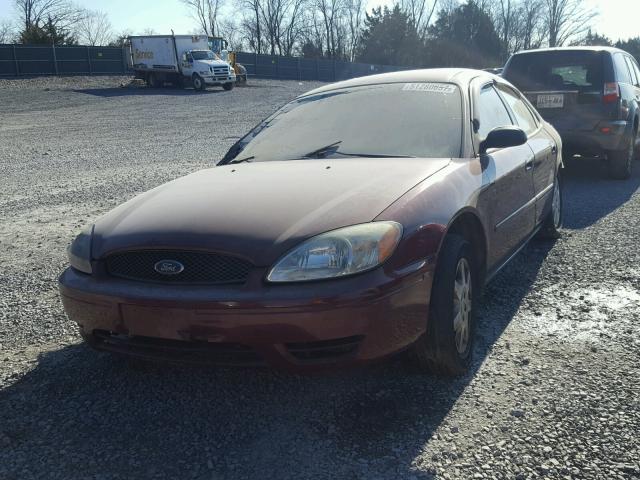 1FAHP53256A241067 - 2006 FORD TAURUS SE MAROON photo 2