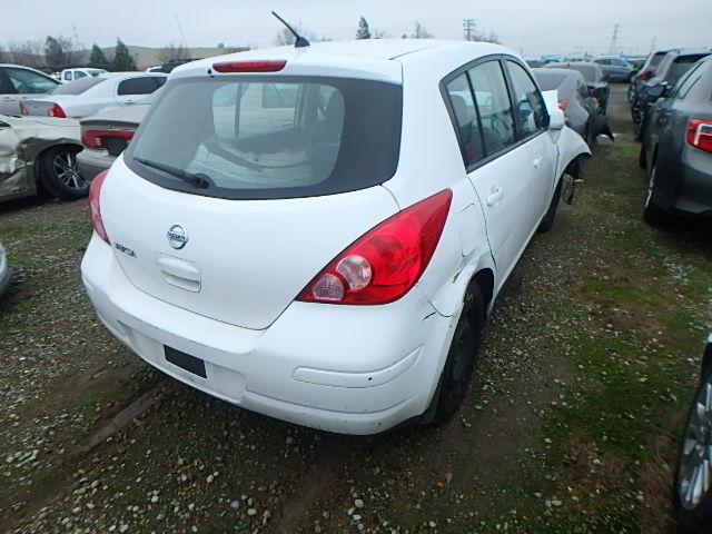 3N1BC13E99L494245 - 2009 NISSAN VERSA S WHITE photo 4