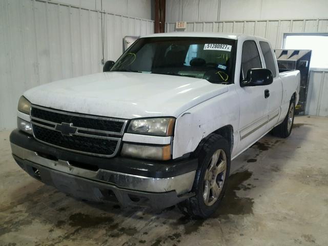 2GCEC19X931380077 - 2003 CHEVROLET SILVERADO WHITE photo 2