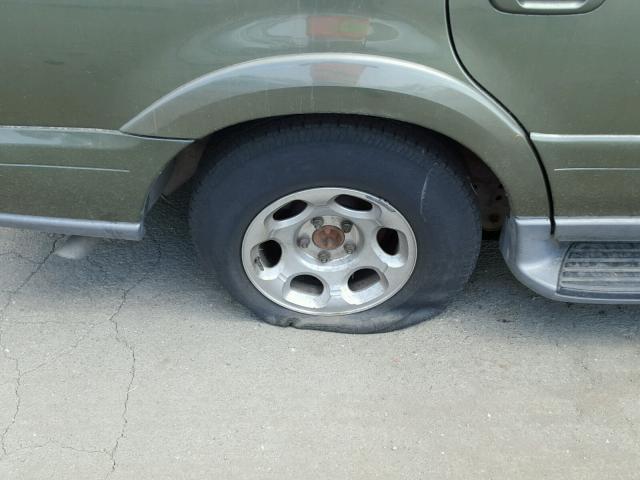 5LMFU28A51LJ00742 - 2001 LINCOLN NAVIGATOR მწვანე ფოტო 9