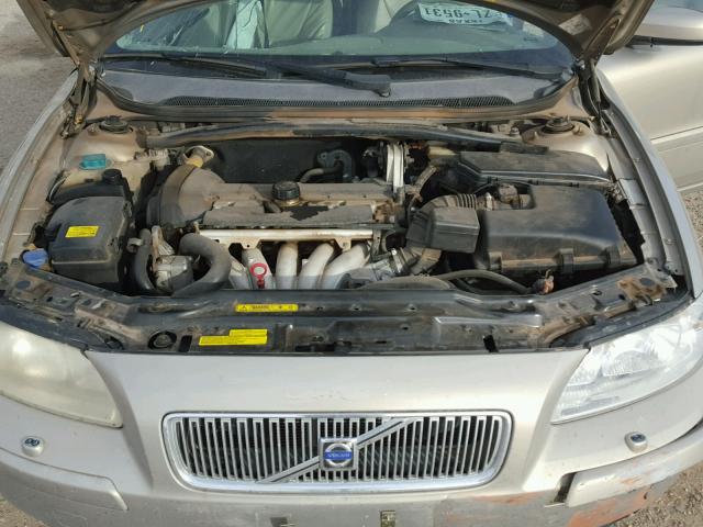 YV1SW612051512380 - 2005 VOLVO V70 GOLD photo 7