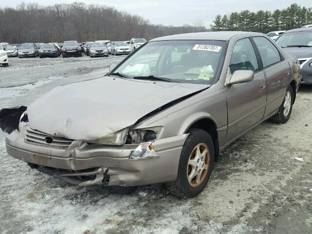 4T1BG22K3XU870760 - 1999 TOYOTA CAMRY CE TAN photo 2